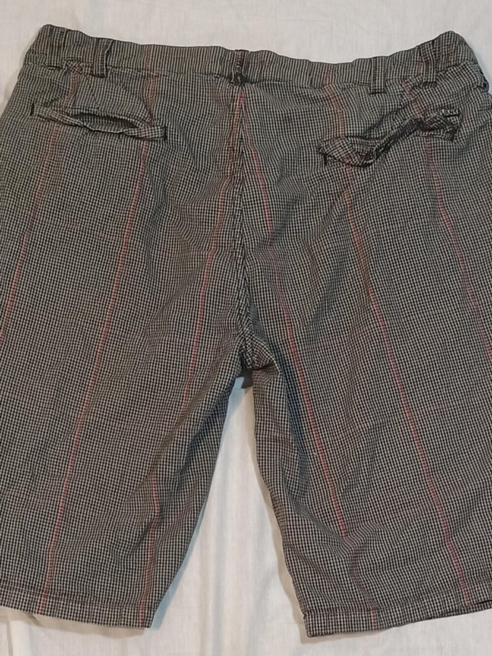 Vans/Shorts/Mens 34/Grey Black Houndstooth Red Pinstripe Off The Wall Skate Casu - Picture 7 of 7